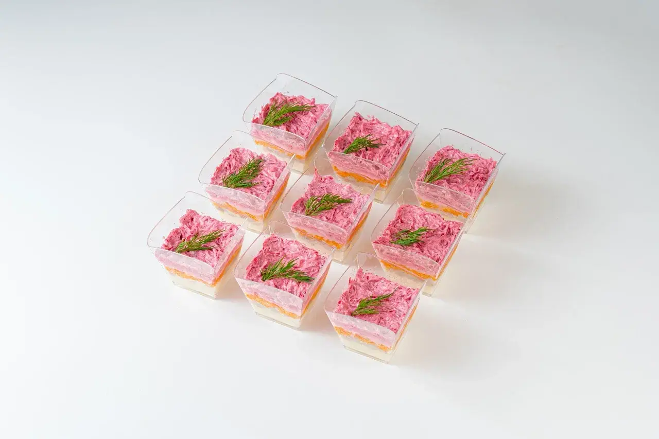 Сельдь под шубой в стаканчиках 9шт.